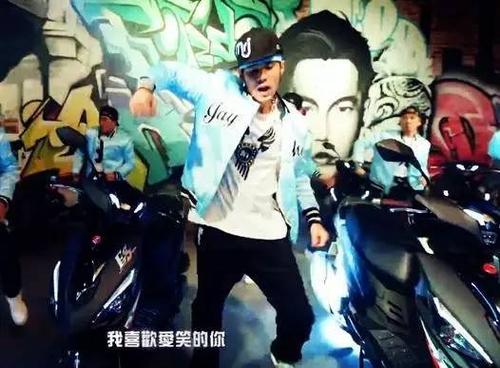 陕西"街舞小子"炫舞技 隔空"叫嚣"周杰伦