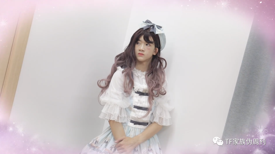 下面这位看着有些高冷的是三代的二哥朱志鑫.