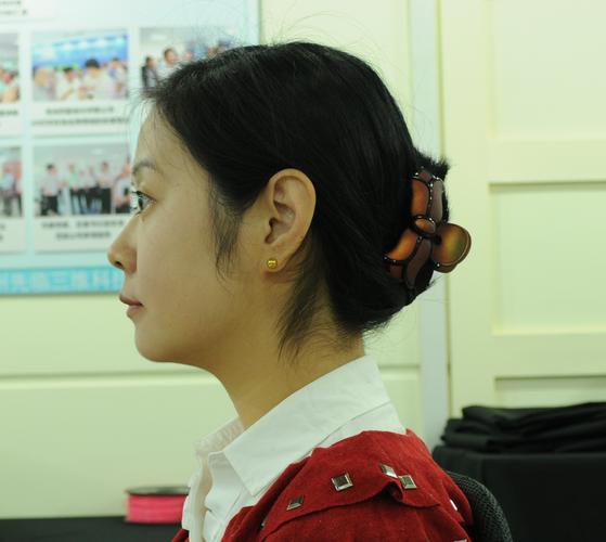 任务需求 根据所提供的人脸的正面和侧面照片,建立一张人脸3d模型.