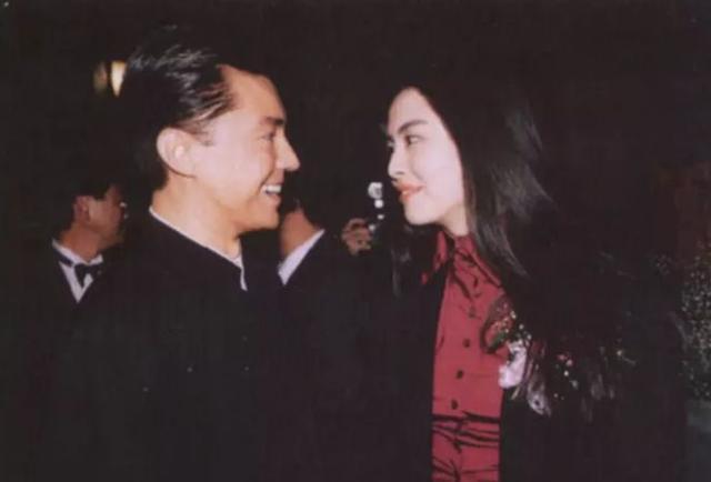 《末代皇帝》后,大放异彩的尊龙并不留恋于好莱坞的辉煌.