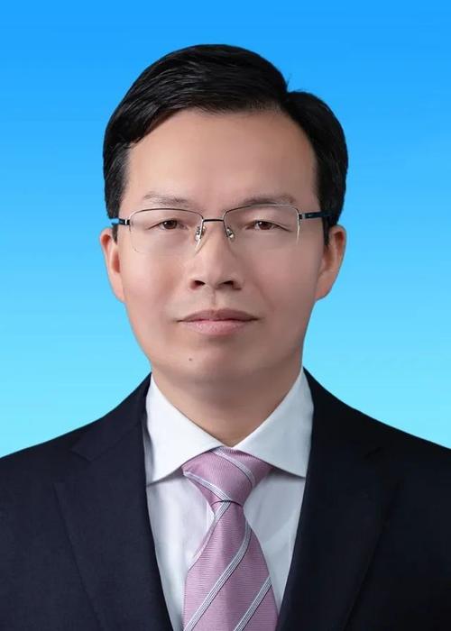 05- 中共新化县委书记 左志锋,男,汉族,湖南湘阴人,1975年5月出生