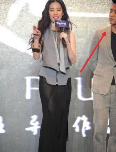 刘亦菲最想删除的照片,一旁的邓超表情尴尬