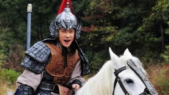 唯一跟李元霸能力相当的人,使八百斤的禹王槊,人称"飞虎将军"