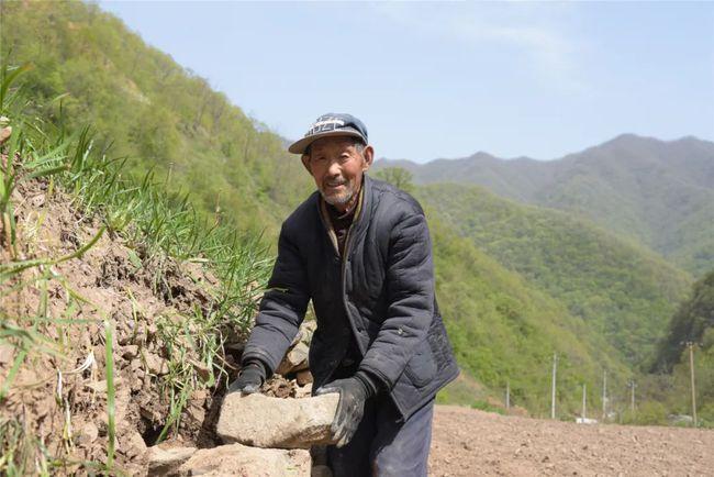 大娘一说话就捂嘴笑,送张照片换来良心忠告|要饭|老婆儿|山里人|孩子