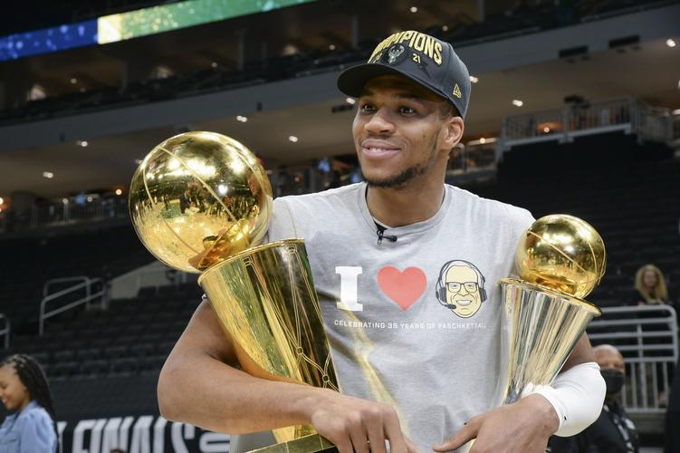 一冠超狼王和司机,名嘴帕金斯为何会说字母哥将仅次于