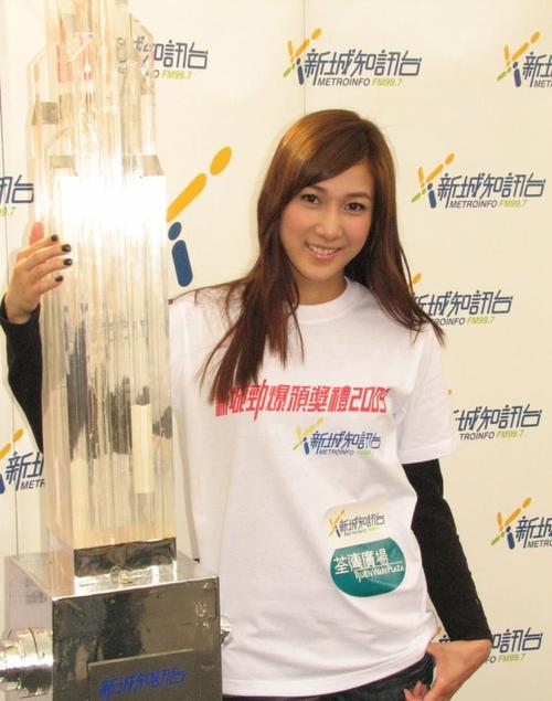 tvb花旦钟嘉欣,长相秀丽让人难忘