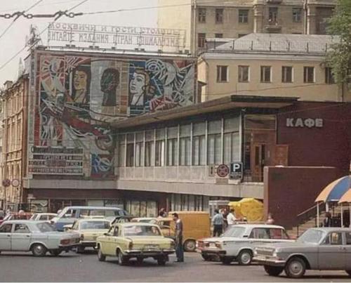 80年代苏联元帅一年挣2.4万卢布买12吨牛肉,中国元帅一年挣多少