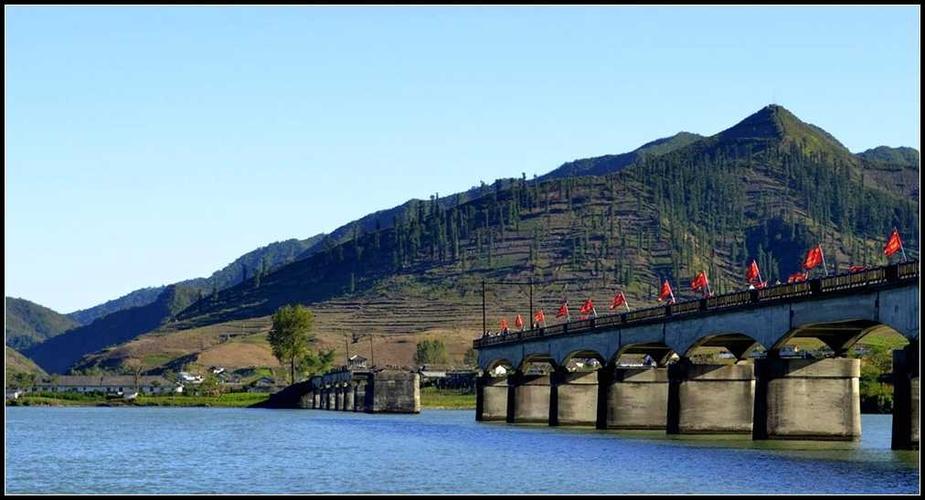 丹东河口断桥 豪华游船 大美天桥沟二日游