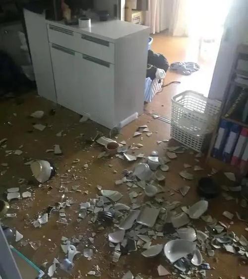 虽然不喜欢也不赞成一生气就砸东西[抠鼻]不过发现这是更新换代最好的