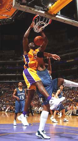 图文-[nba季后赛]森林狼vs湖人 奥尼尔暴力灌篮