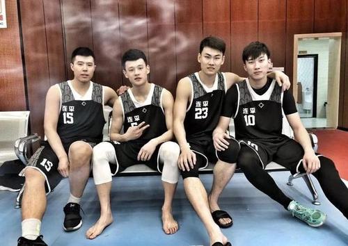 郑州大学187cm的校队篮球帅哥,又是一枚宝藏男孩