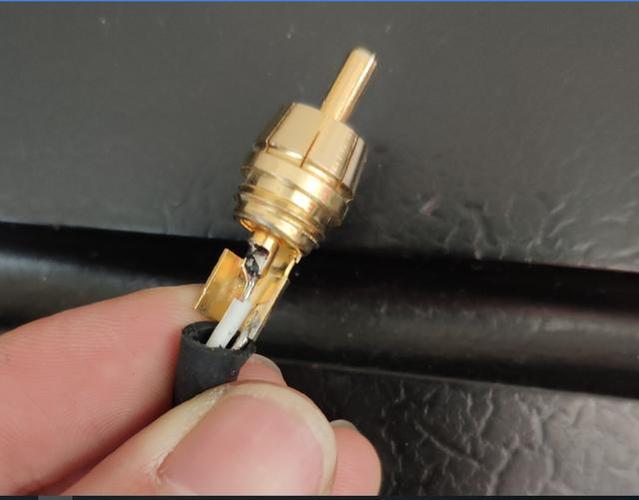 3.5音频接头与莲花头接头的焊接顺序