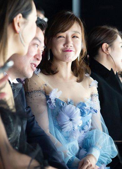 昔日胡歌女友薛佳凝出席某时尚活动,只是她这脸怎么了