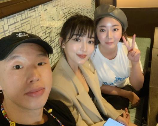 烧饼老婆晒闺蜜聚会照被嘲是整容姐妹网友脸像发面馒头