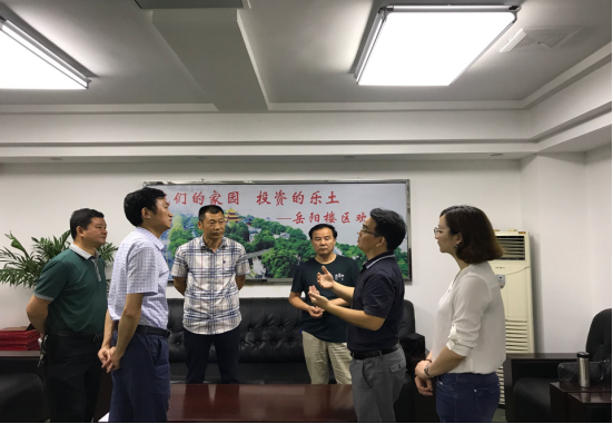 岳阳楼区人民政府副区长邓建华与湖南发展集团股份有限公司总裁助理兼