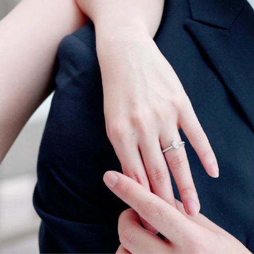 左手无名指戴戒指意味着什么?婚戒为什么要戴在左手无名指?