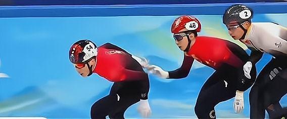 破防了武大靖一个动作真正体现大国精神卡住对手保任子威夺冠