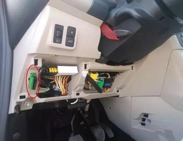 obd接口在哪里 各车obd接头位置大全