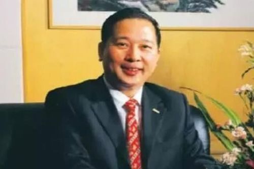 商界奇才王均瑶穷小子成浙江首富38岁去世儿子继承百亿资产