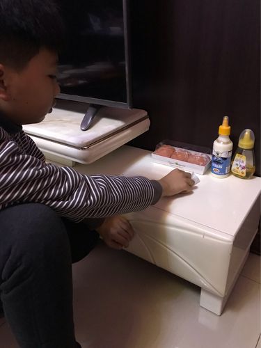 爸爸妈妈工作太累了,我帮他们收拾屋子.