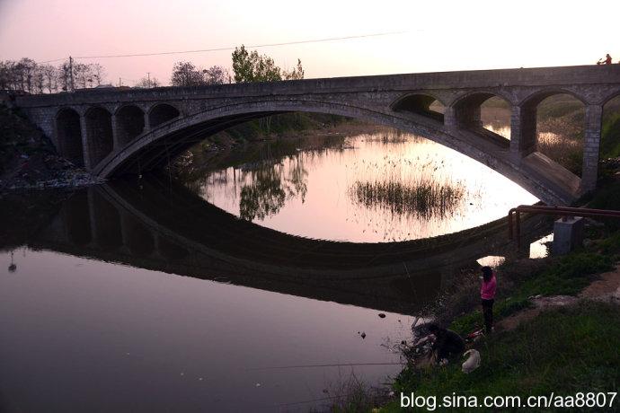 里大桥不知何年何月建成,总之是一条南北通衢,方便了小清河两岸的村民
