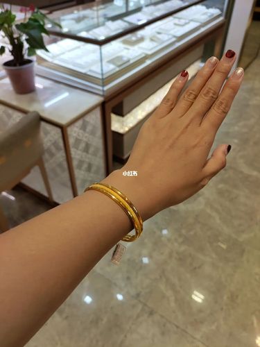 样_周大福怎么样_镂空_老凤祥怎么样_珠宝_黄金手镯_时尚_配饰_首饰