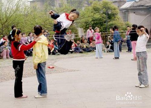 三年级传统游戏跳皮筋手抄报 三年级手抄报