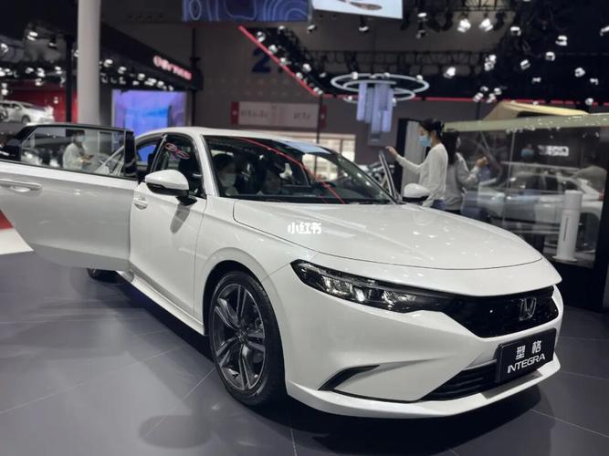 本田型格白色真的让人眼前一亮05