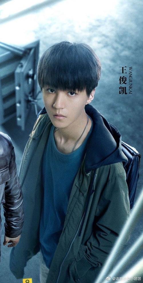 张译王俊凯重生之门海报