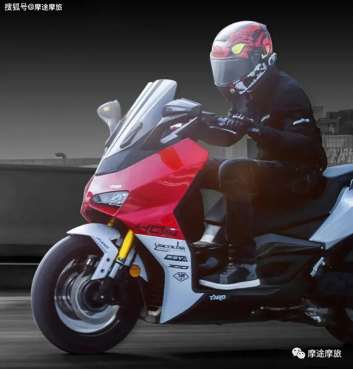 龙嘉的vmax300由于外观设计跟杜卡迪非常相似,台荣探路者tr400踏板
