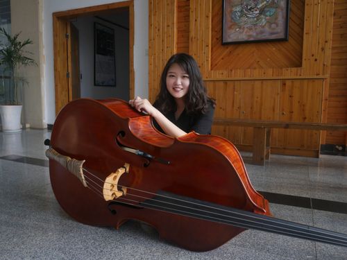 帮闺蜜拍写真(十) 低音提琴女孩儿! 琴真的超级好看了