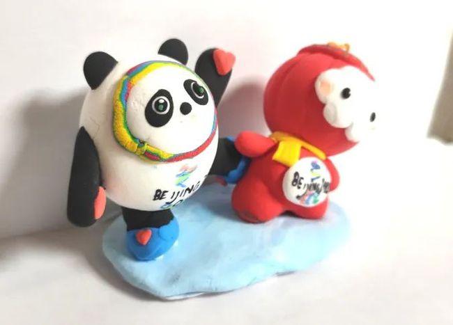 月圆人圆武侯版冰墩墩陪你过元宵