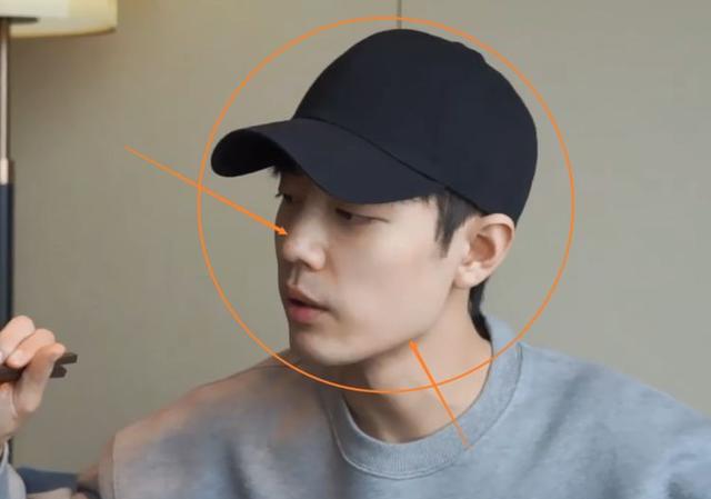 肖战不顾热量大口品尝美食脸蛋却成功抢镜素颜下颜值令人看呆