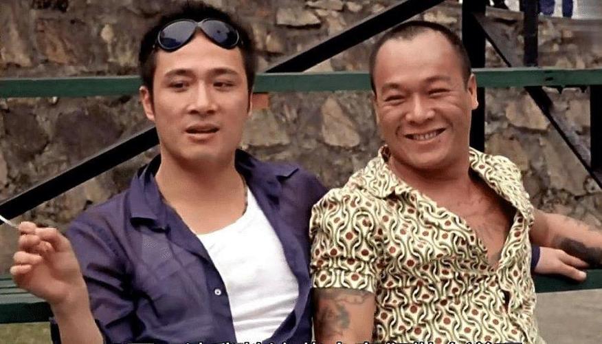 46岁吴京和"大b哥"同框,瞬间成了"乖乖虎",吴志雄越老