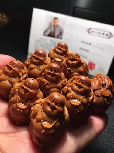 刘人义核雕大师作品「八大弥勒」分享,豁达大度