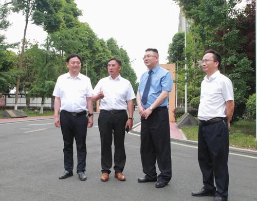 于强任眉山中学法治副校长