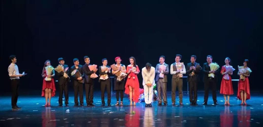 2016年《乌龙山伯爵》沈腾马丽版谢幕照
