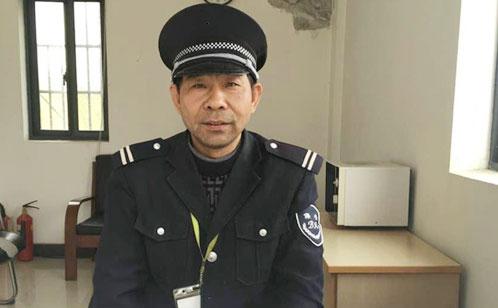 在斜塘被传为佳话的"热心肠大叔"何炳荣 图片来源:苏州工业园区