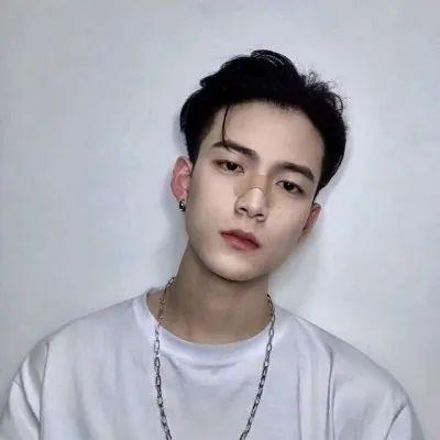 成熟男生头像真实照片