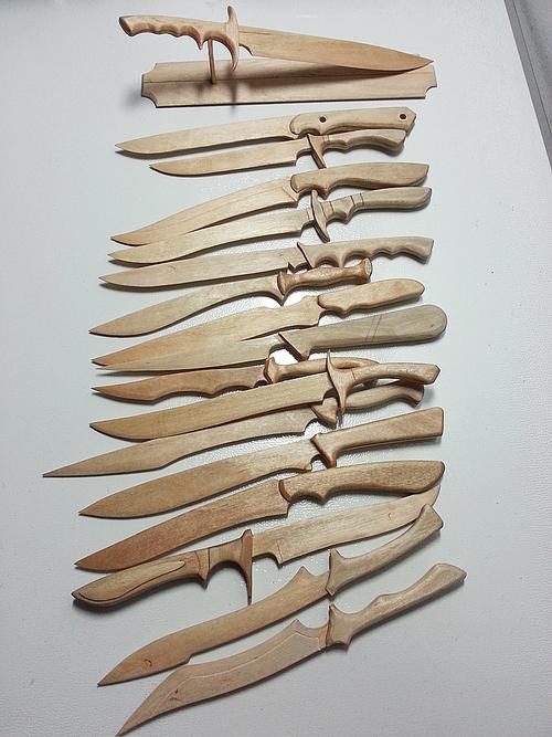 上传几把木刀(自己设计制作)