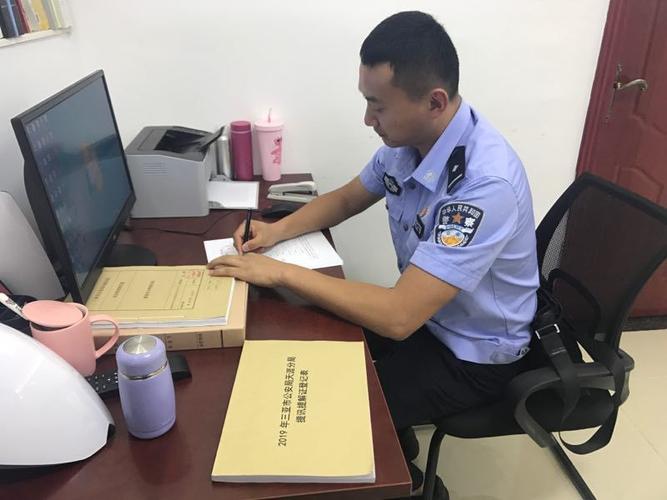 3月1日治安支队民警陈新龙积极参与友谊派出所办案组工作,协助办案