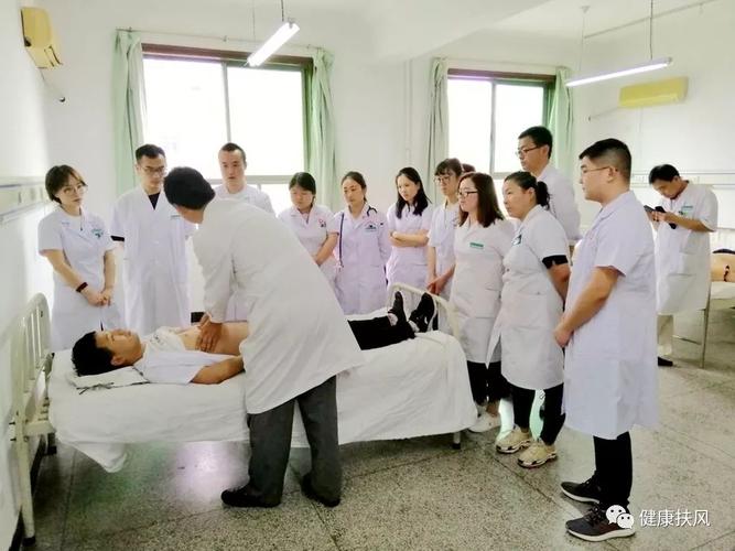 为检验培训效果,逐人按照"全身体格检查"考核评分标准进行了操作考核.