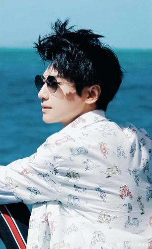 白衣少年罗云熙高清壁纸图片