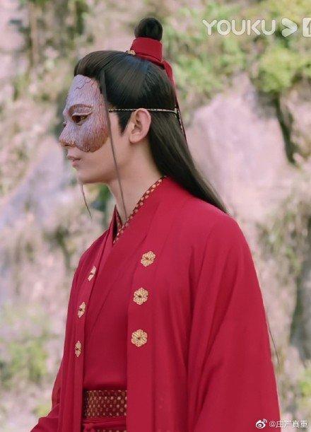 成毅红衣古装更显英气隽永眉宇之间的英气更是纯粹颜值超赞
