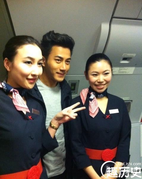 超级大帅哥刘恺威引空姐争抢.