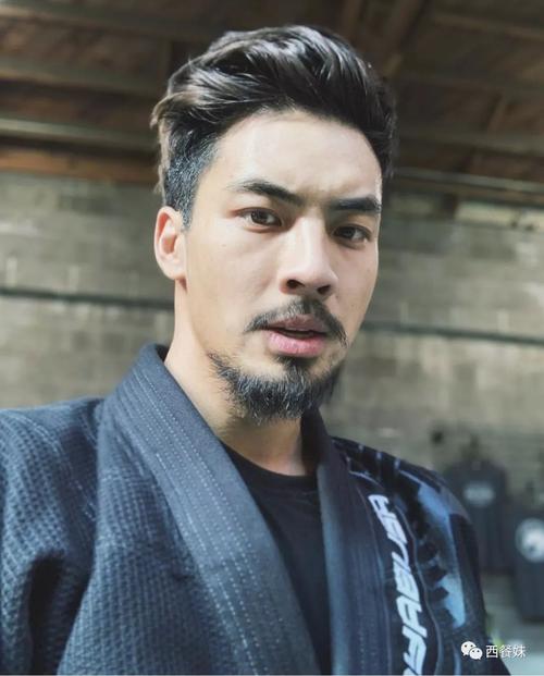 只因真人版《花木兰》去掉了涉及双性恋的