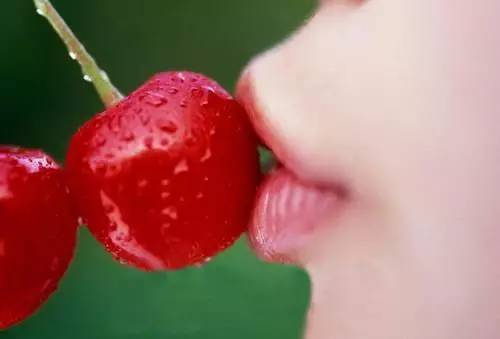 樱桃小口,要不要亲亲