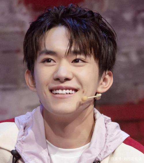 易烊千玺个性壁纸,文艺范十足,尽显潮流时尚