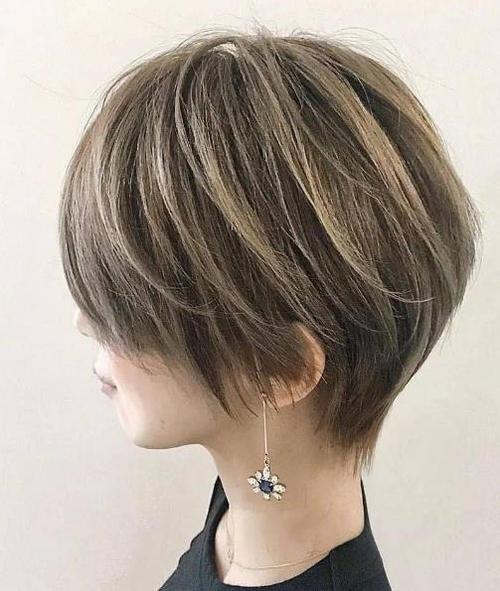 女生个性酷短发发型 潮发色超短发又飒又美