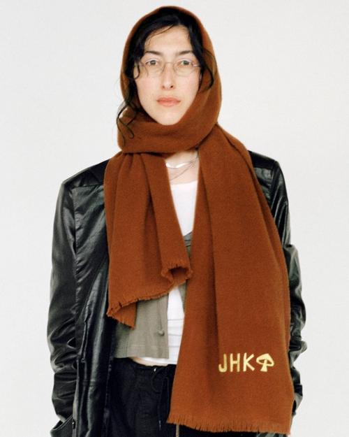 acne studios 推出全新定制化围巾 vernon
